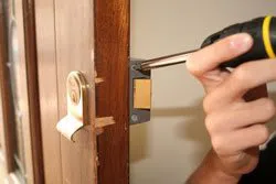 Locksmith Key Store Bronx, NY 718-304-2933 - lock-opening