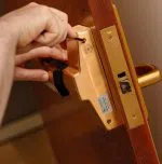 Locksmith Key Store Bronx, NY 718-304-2933 - new-locks-installation